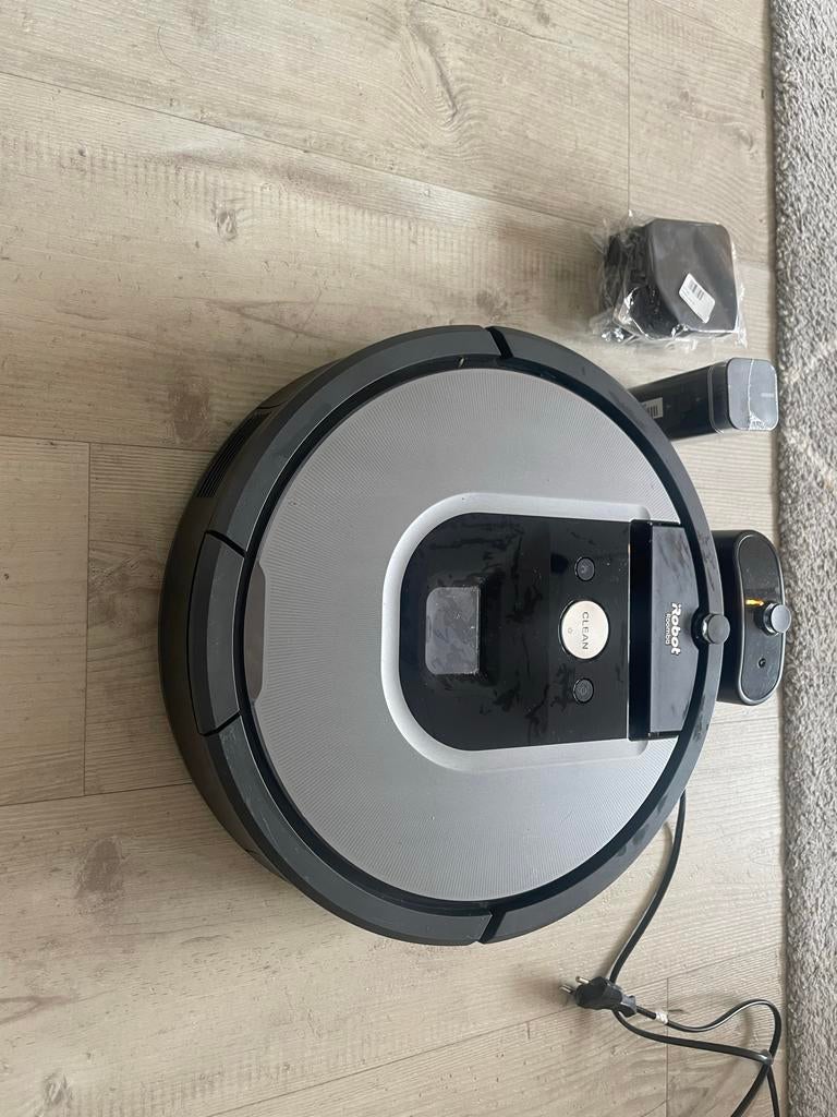 iRobot Roomba 960 - Zeer beperkt gebruikt, Witgoed en Apparatuur, Ophalen, Zo goed als nieuw, Reservoir, Robotstofzuiger
