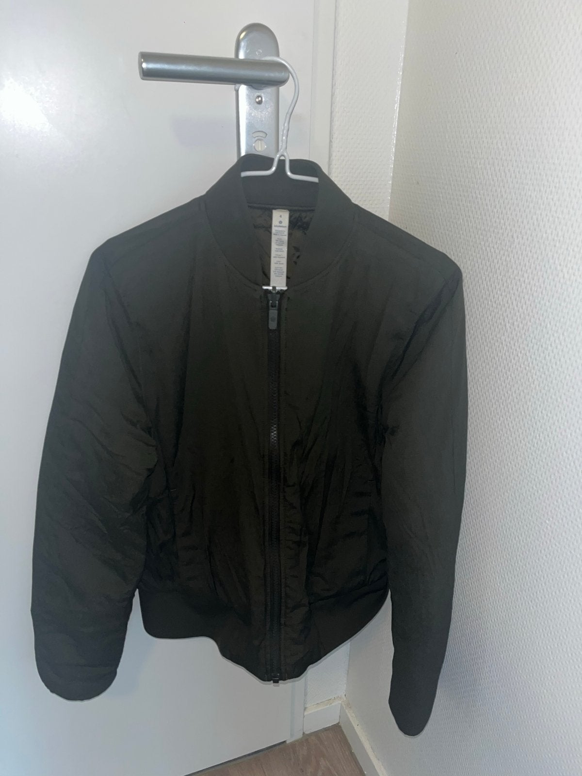 Dark green Lululemon jacket, size S, Kleding | Dames, Jassen | Winter, Ophalen of Verzenden, Zo goed als nieuw, Maat 38/40 (M)