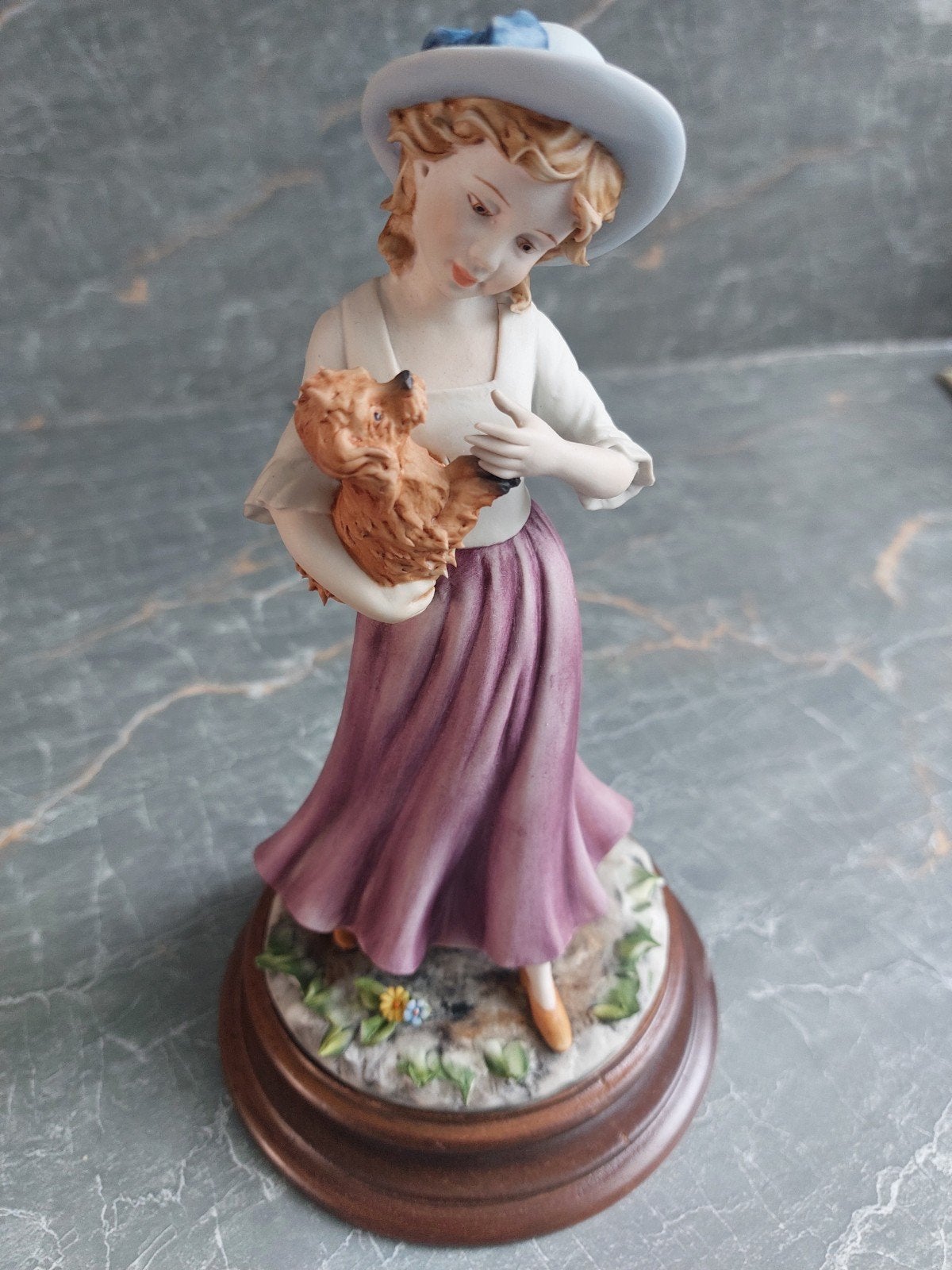 Vintage Bassano beeldje: dame met hondje, 22.5 cm, Ophalen of Verzenden, Gebruikt, Mens