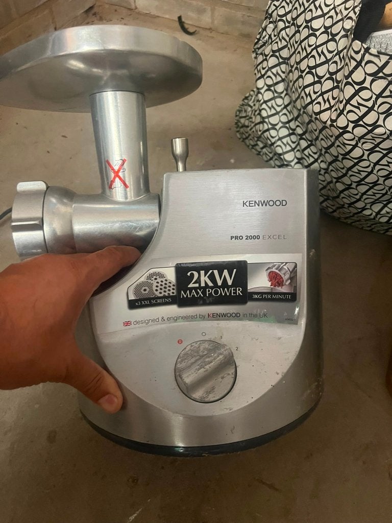 vleesmolen KENWOOD  2KW MAX POWER, Ophalen, Zilver, Zo goed als nieuw, Metaal