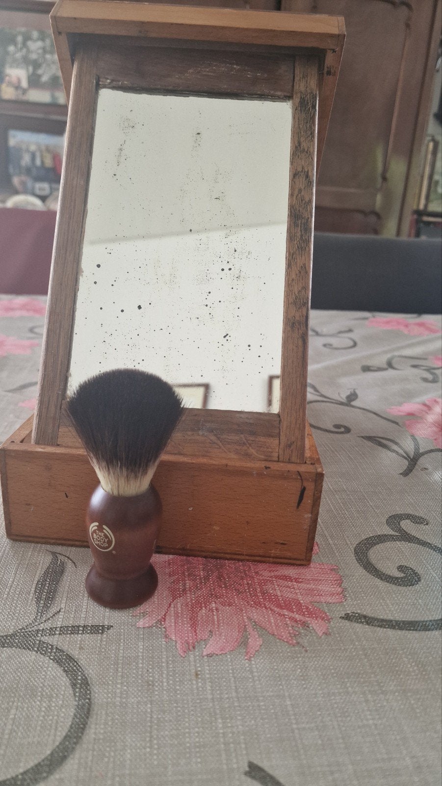 Vintage scheerdoos met spiegel en nieuwe scheerkwast, Antiek en Kunst, Antiek | Woonaccessoires, Ophalen of Verzenden