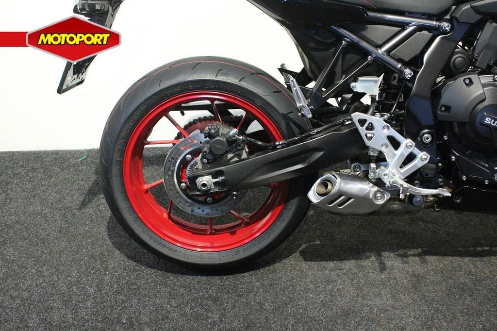 Suzuki GSX GSX-8TT, Motoren, Bedrijf, Naked bike