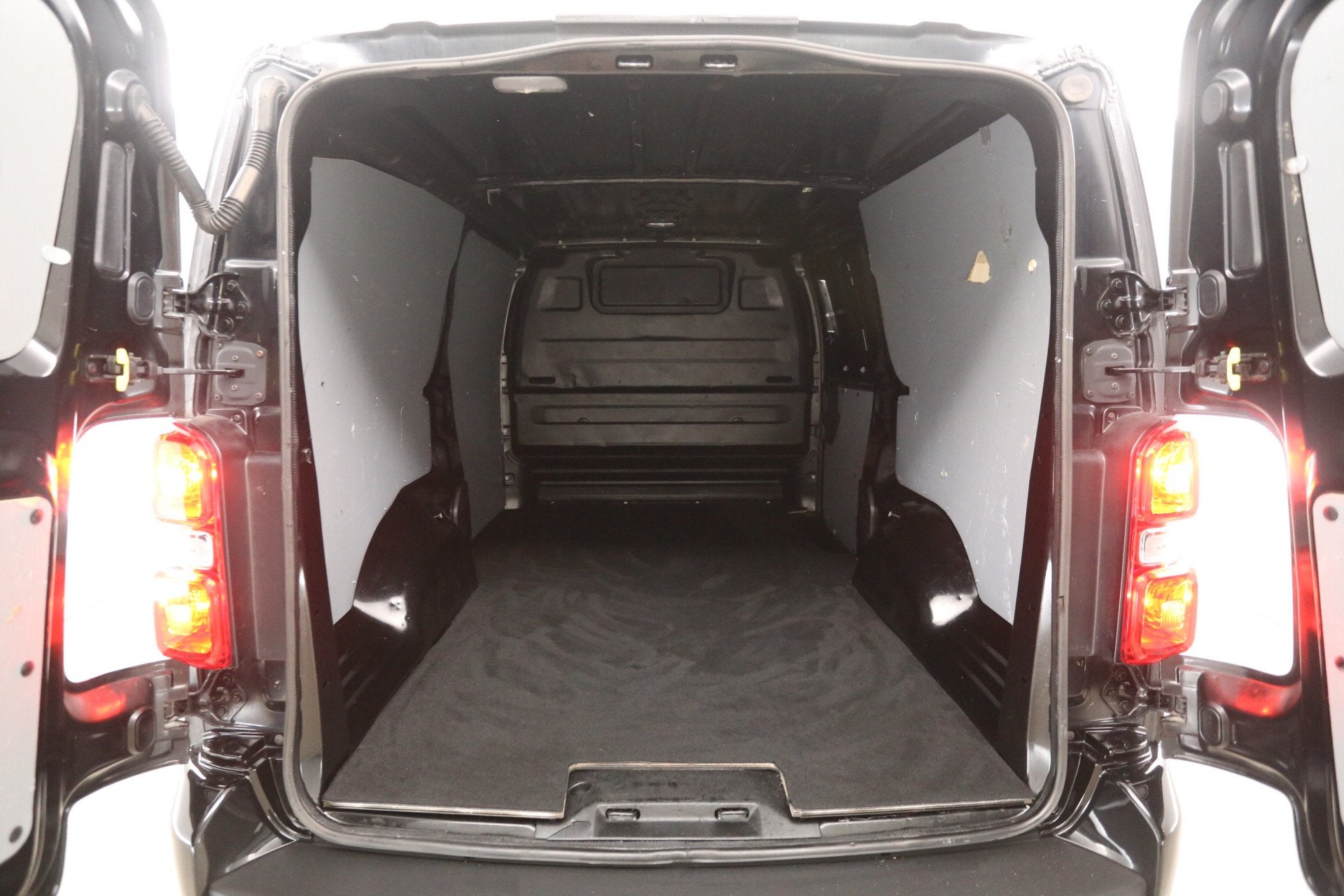 Opel Vivaro 2.0D L3H1 | Clima | Cruise | Carplay | 3 Zits |, Auto's, Gebruikt, 2500 kg, Origineel Nederlands, Bedrijf