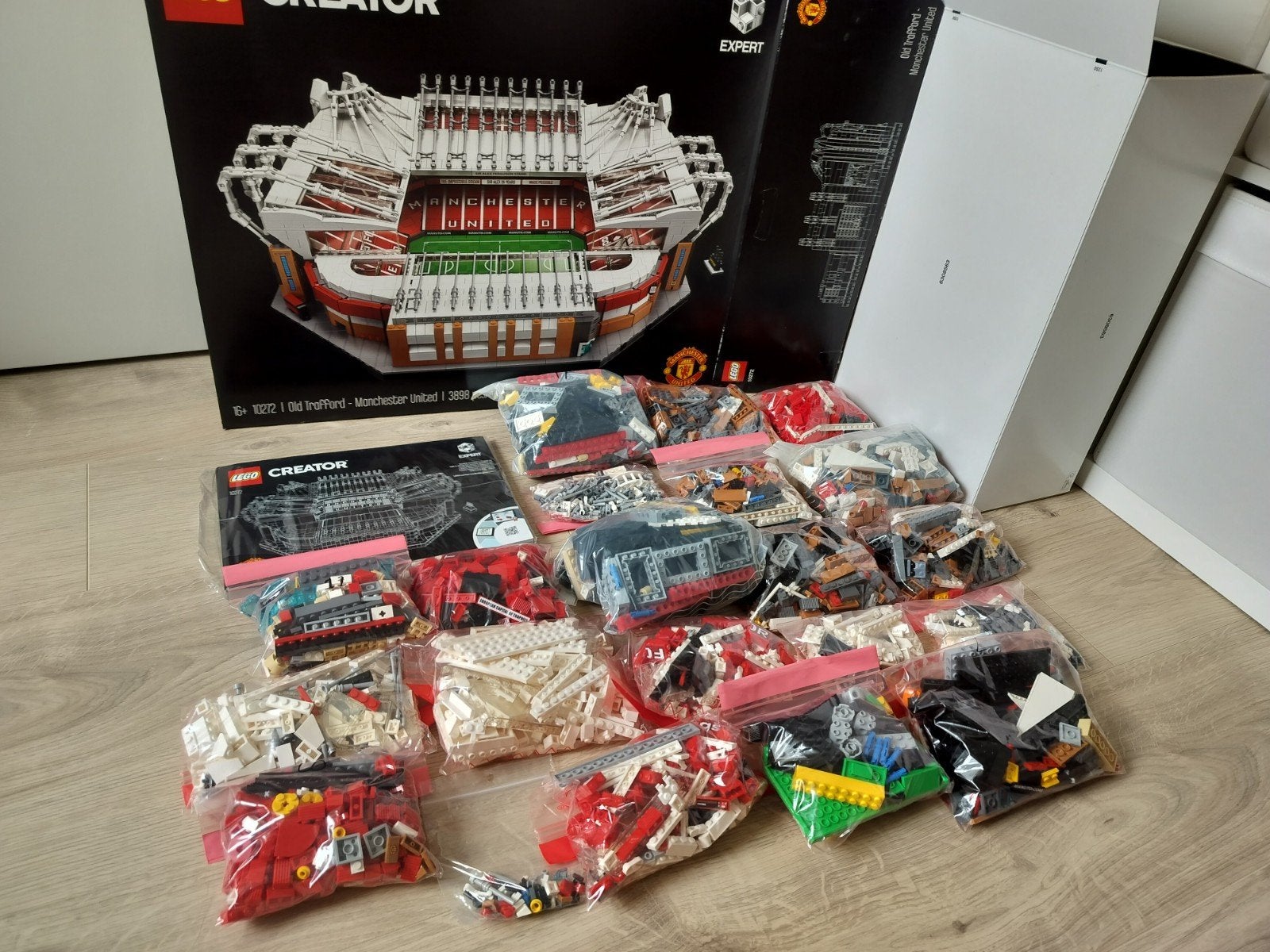 LEGO Creator Expert 10272 Old Trafford - Manchester United, Compleet, Lego, Ophalen of Verzenden, Zo goed als nieuw
