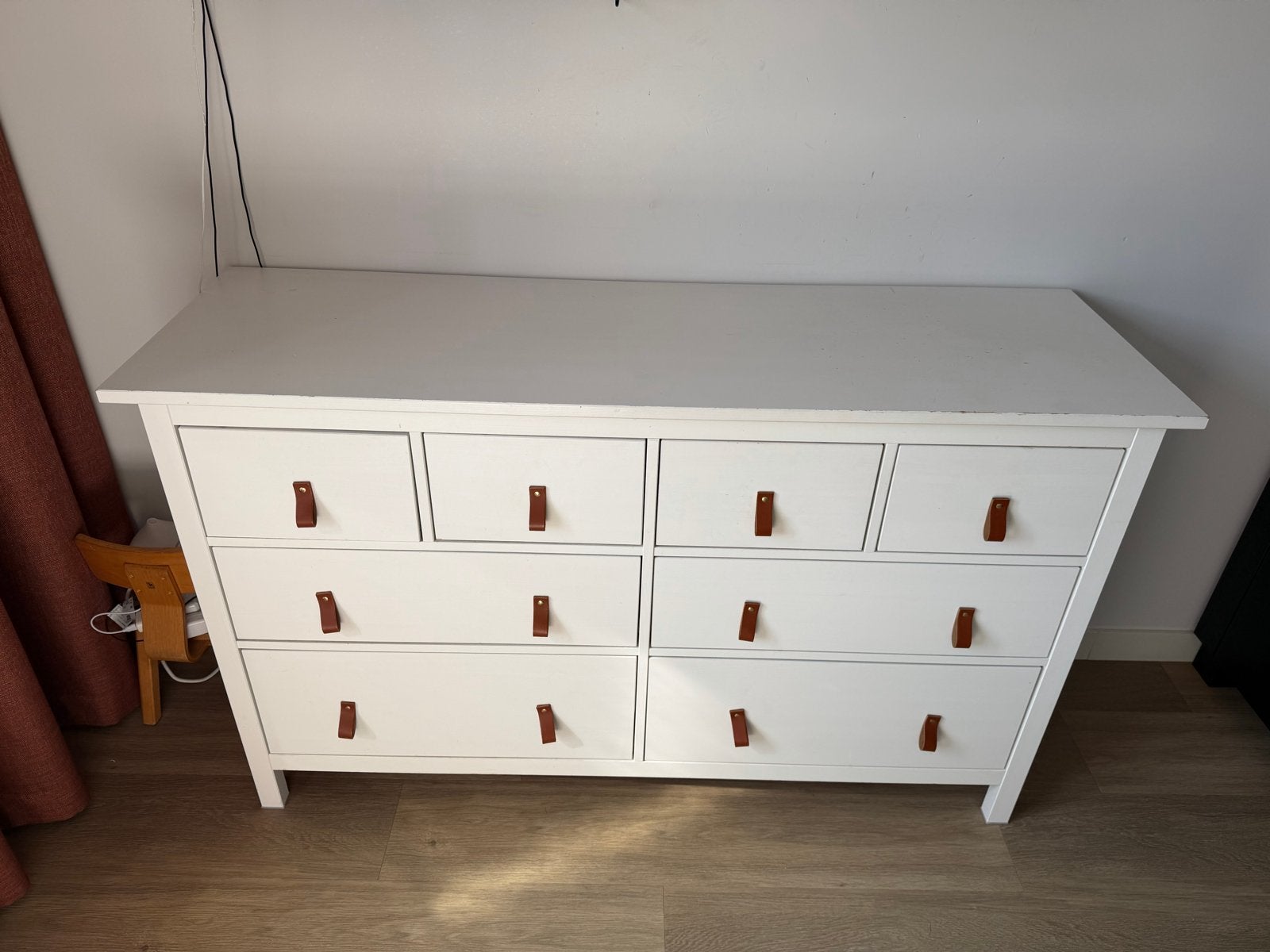Ikea Hemnes commode wit bruin cognac leren handgrepen, Huis en Inrichting, Ophalen, Gebruikt, 5 laden of meer, 100 tot 150 cm