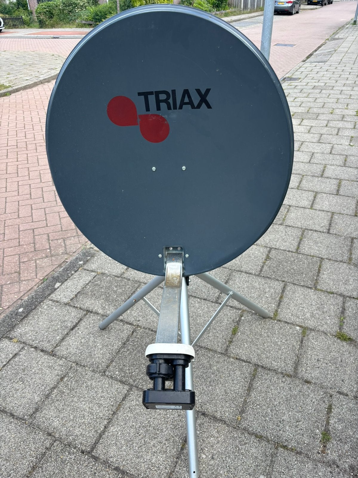 Tv schotel voor op de camping, Ophalen, Zo goed als nieuw