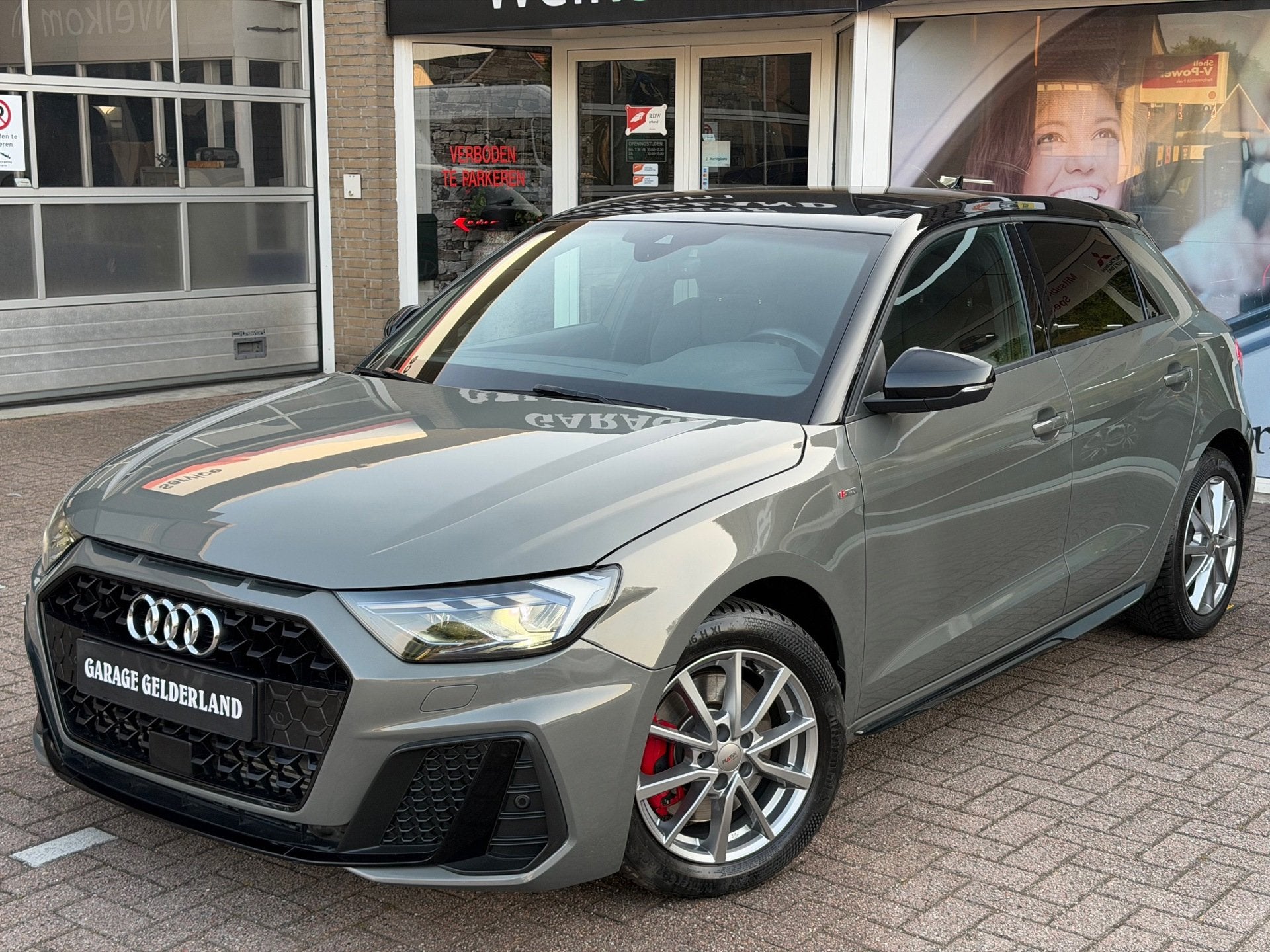 Audi A1 Sportback S-Line 210pk | Virtual | Leder/Alcantara |, Auto's, Dealer onderhouden, Zwart, 4 cilinders, Origineel Nederlands