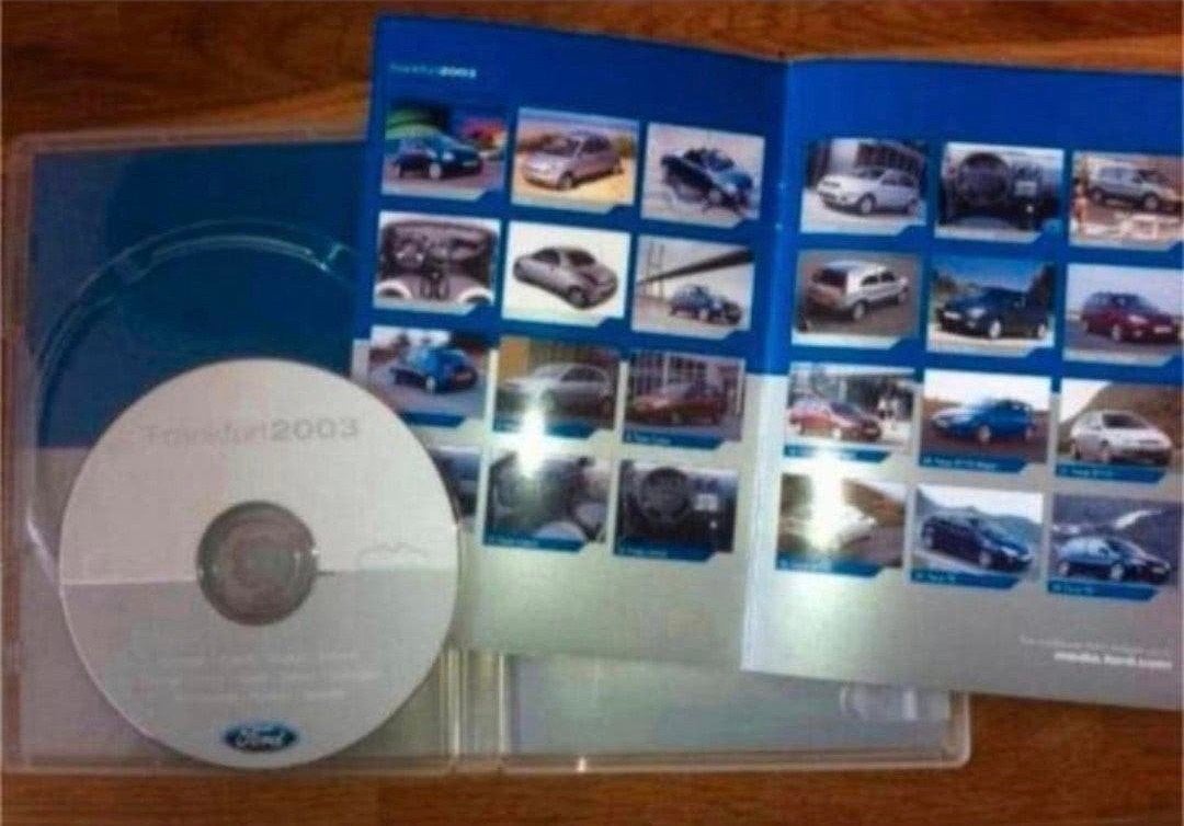 Ford Persmap – IAA Frankfurt 2003 – CD-ROM + Folder, Boeken, Ophalen of Verzenden, Zo goed als nieuw, Ford