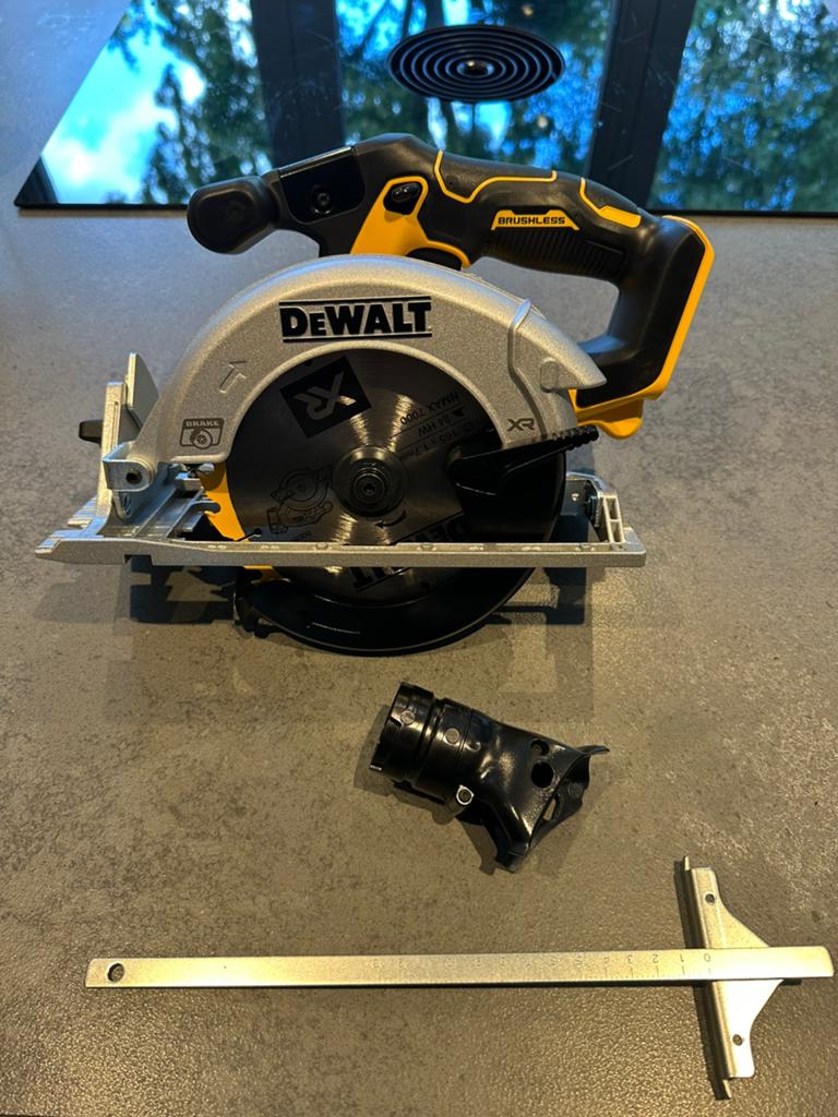 Dewalt circelzaag dcs565, Ophalen, 70 mm of meer, Zo goed als nieuw, Afkortzaag