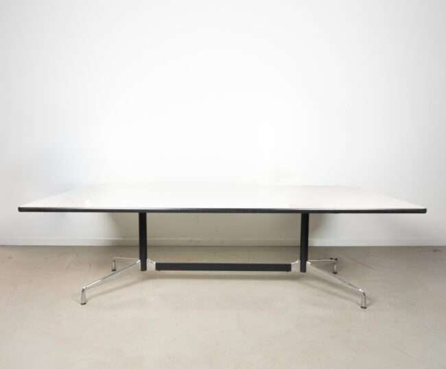 1x Vitra Eames Segmented Tafel Wit Kunststof 240 cm - Chroom, Niet ingevuld, 100 tot 150 cm, Niet ingevuld, Zo goed als nieuw