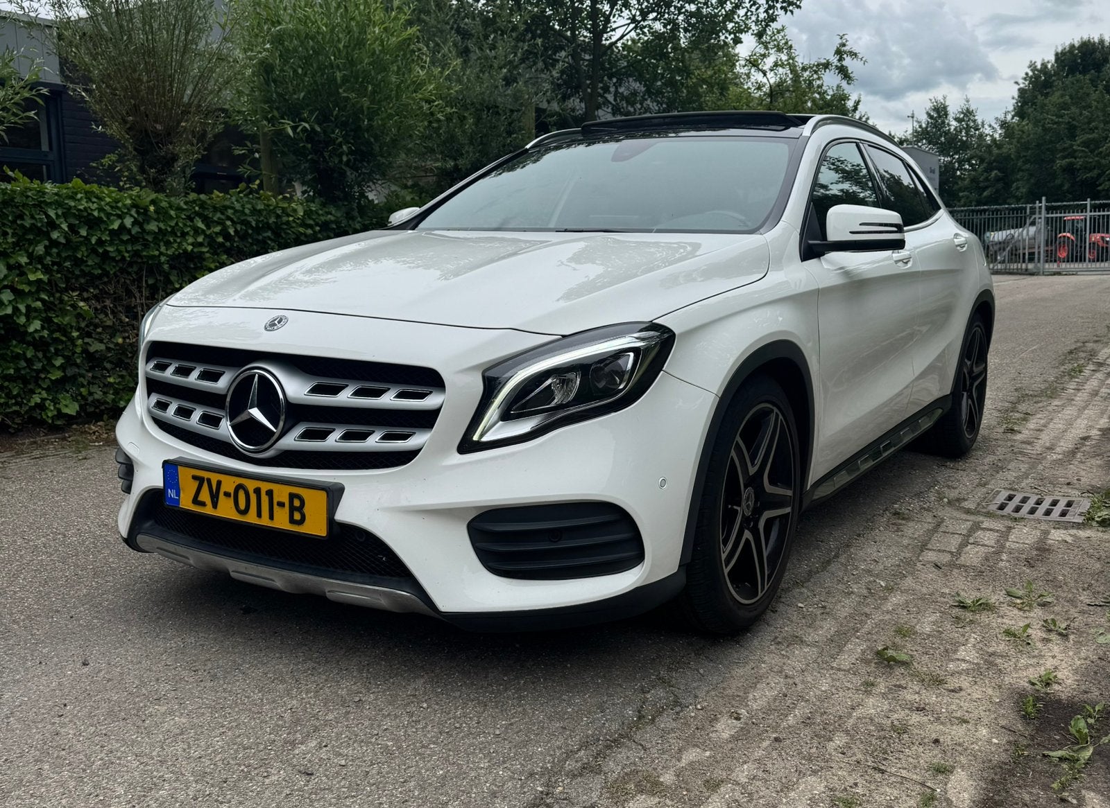 Mercedes-Benz GLA 250 AMG 211pk 7G-DCT 4Matic 2018 Wit PANO, Auto's, Mercedes-Benz, Automaat, 4 cilinders, 75 €/maand, Vierwielaandrijving
