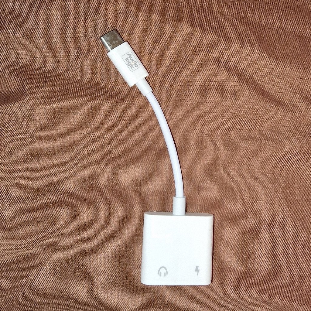 Audio Logic USB-C naar 2x USB-C audio/laadadapter, Ophalen of Verzenden, Zo goed als nieuw, Snoer of kabel, Universeel