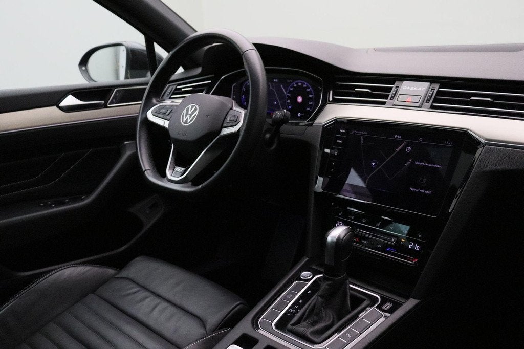 Volkswagen Passat 2.0 TSI R-Line Business + 2020 | Navigatie, Stof, 1984 cc, Zwart, Origineel Nederlands