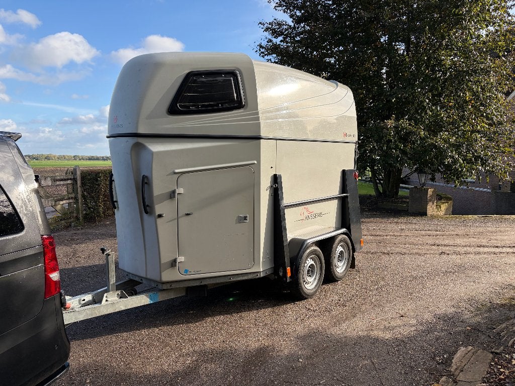 NETTE GEBRUIKTE ANSSEMS EXCELENT 2-PAARDS TRAILER, Dieren en Toebehoren, Ophalen, Gebruikt, Polyester, 2-paards trailer
