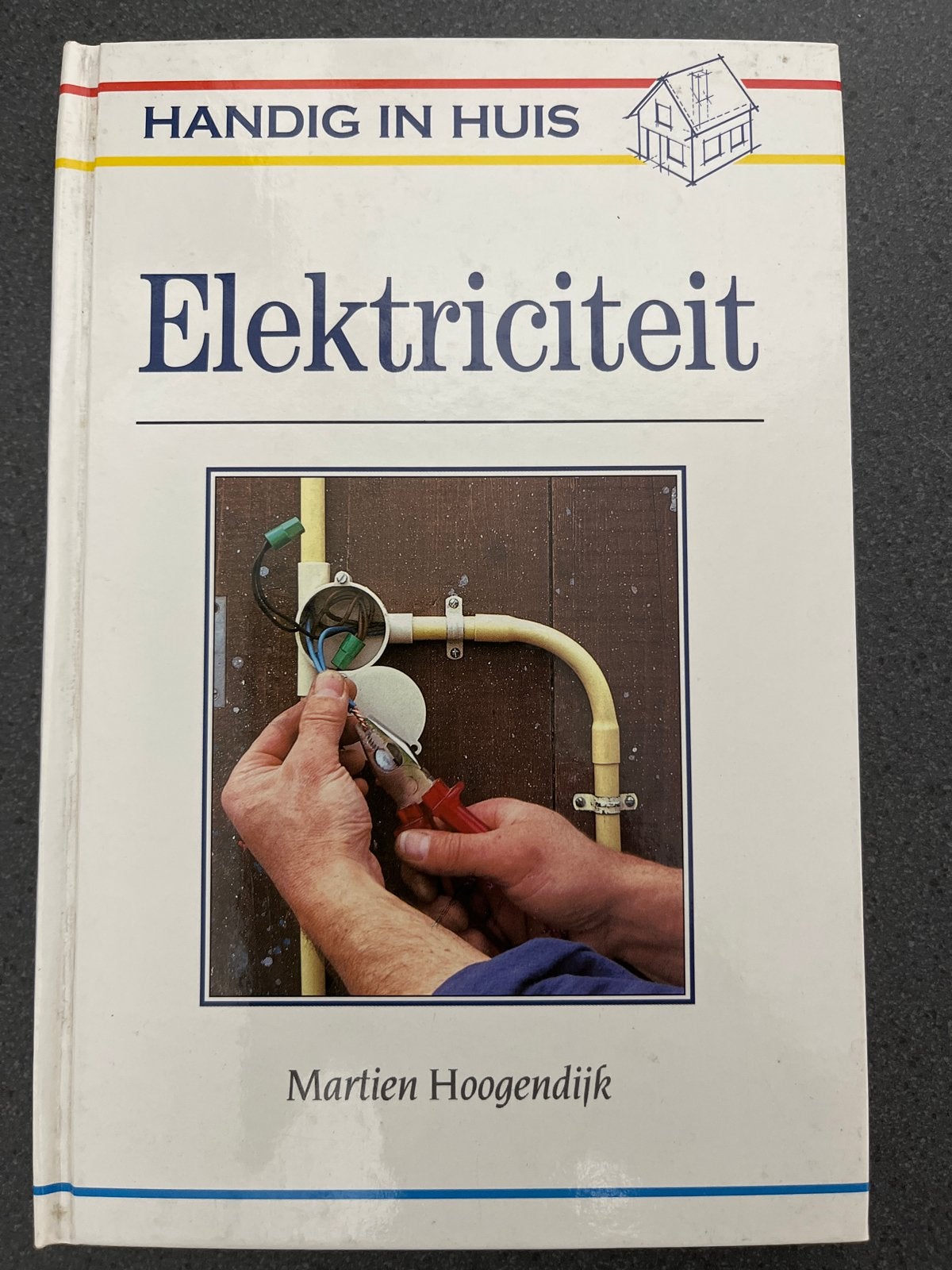 Handig in Huis - Elektriciteit door Martien Hoogendijk, Boeken, Ophalen of Verzenden, Zo goed als nieuw, Elektrotechniek