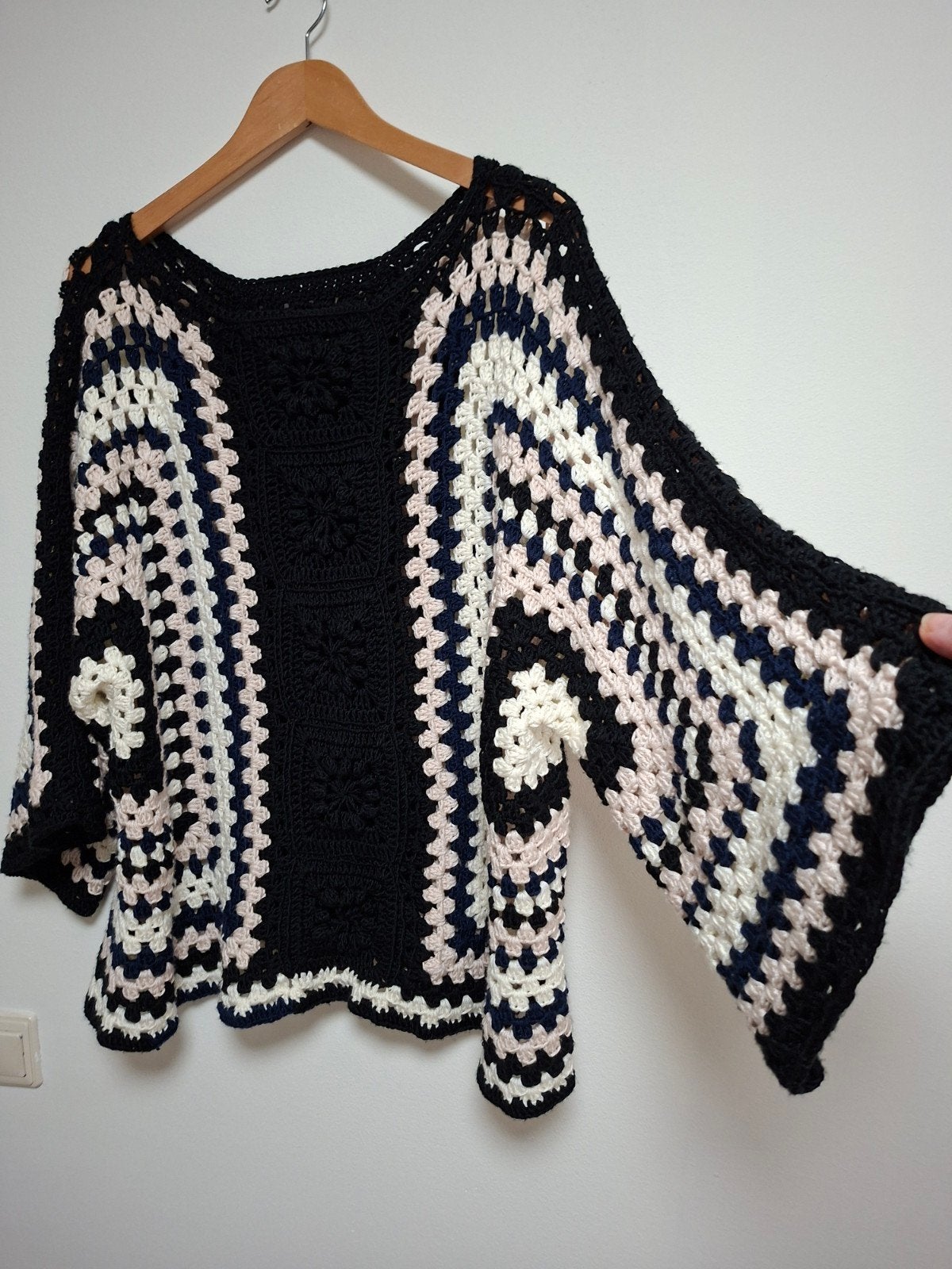 Gehaakte trui nieuw met granny squares maat 46, Zwart, Maat 46/48 (XL) of groter, Ophalen of Verzenden, Zo goed als nieuw