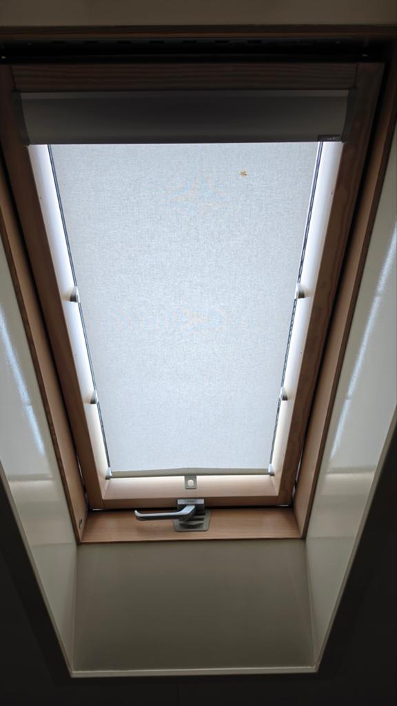 2x Fakro Rolgordijn FTP-V U3 - 55x98 cm - Niet verduisterend, Ophalen, Gebruikt, Minder dan 80 cm, 80 tot 120 cm