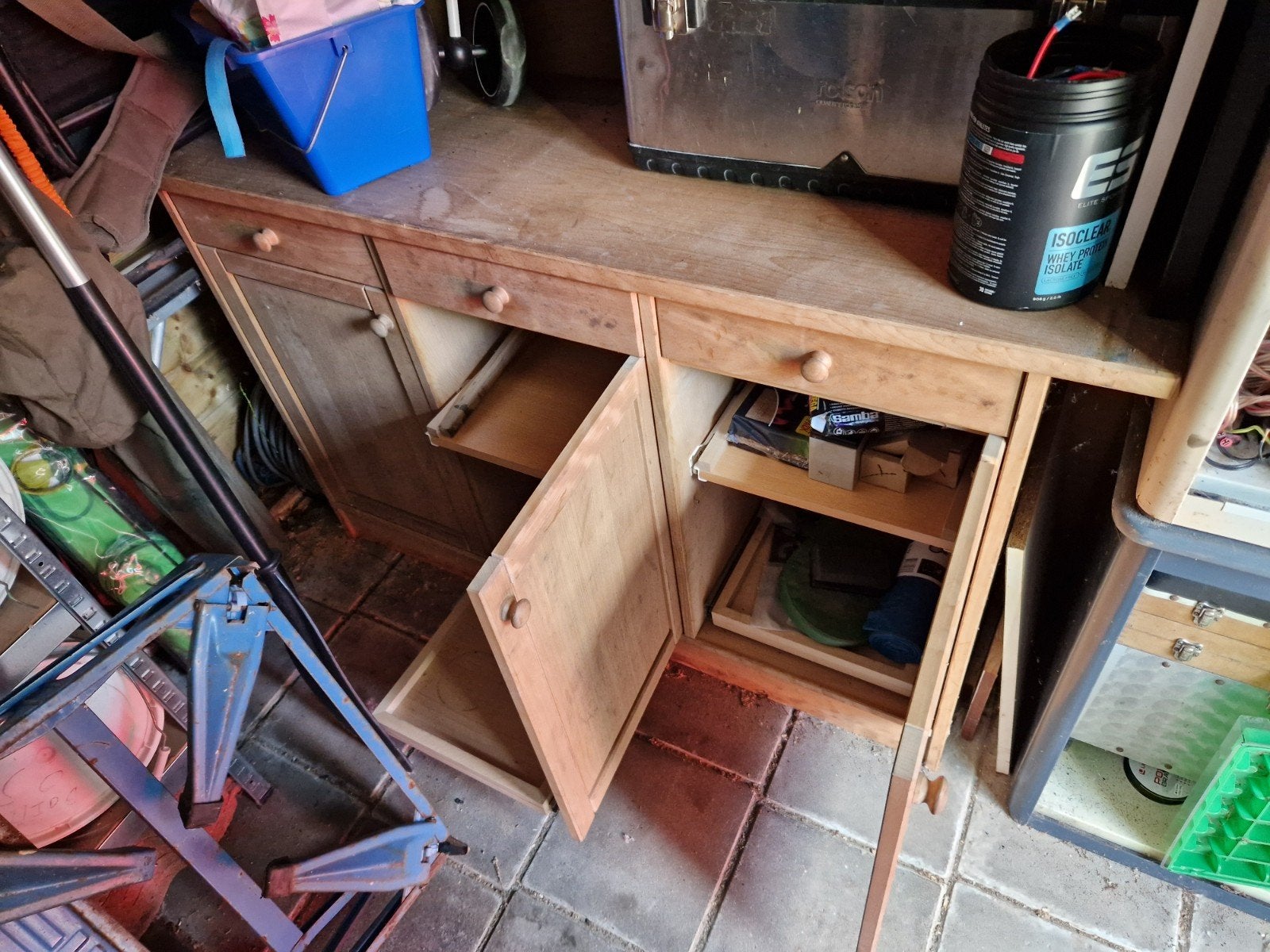 Gratis houten kast met geleiderail laatjes, Ophalen, Gebruikt