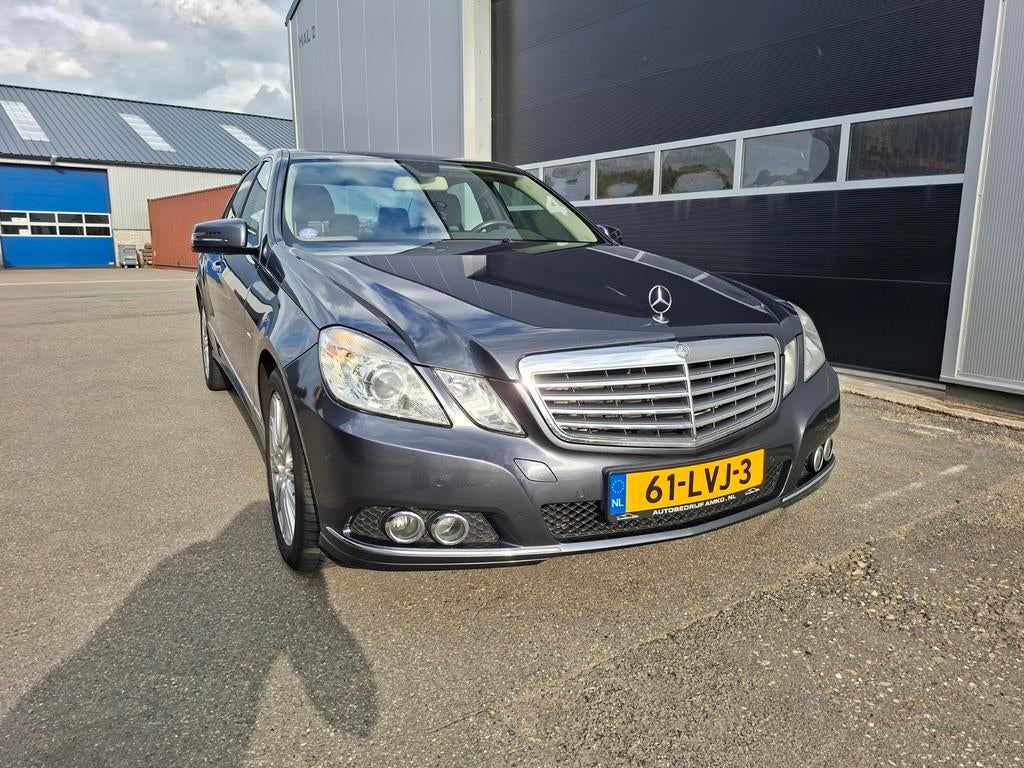 Mercedes-Benz E350 CGI Elegance - Org. NL NAP, Auto's, Automaat, Achterwielaandrijving, Beige, 2000 kg