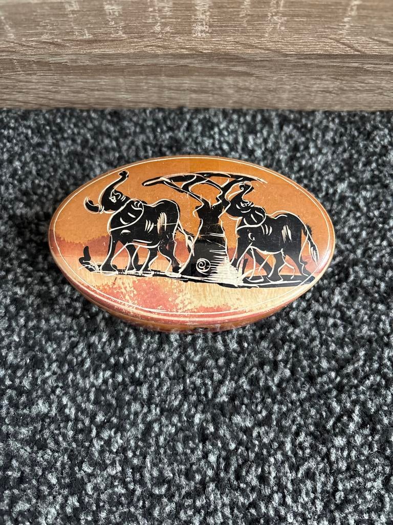 Ovaal doosje met olifanten en boom - Afrikaanse stijl, Antiek en Kunst, Ophalen of Verzenden
