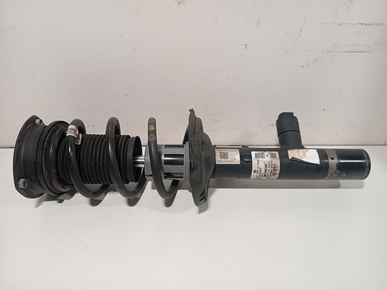 Veerpoot links voor Volkswagen Golf, Onderdelen@venauto.nl, Van der Ven Autorecycling B.V., Gebruikt, Ettenseweg 76, 4706 PB Roosendaal, The Netherlands