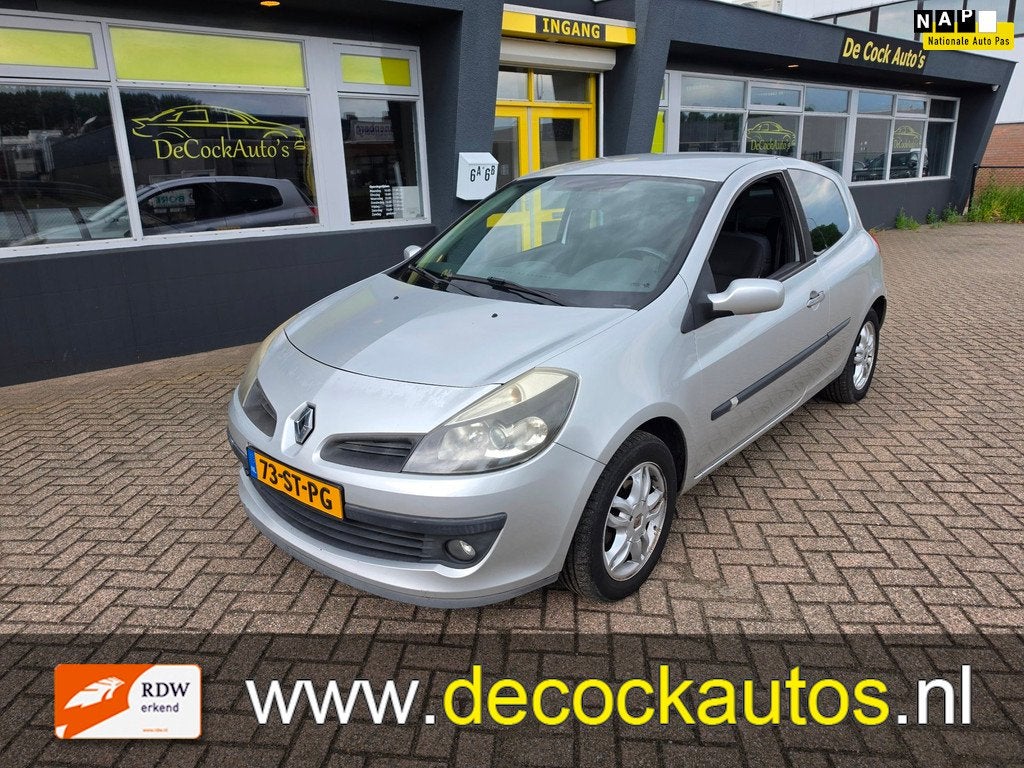 Renault Clio 1.4-16V Dynamique Luxe/TREKHAAK, Voorwielaandrijving, Gebruikt, 4 cilinders, 49 €/maand