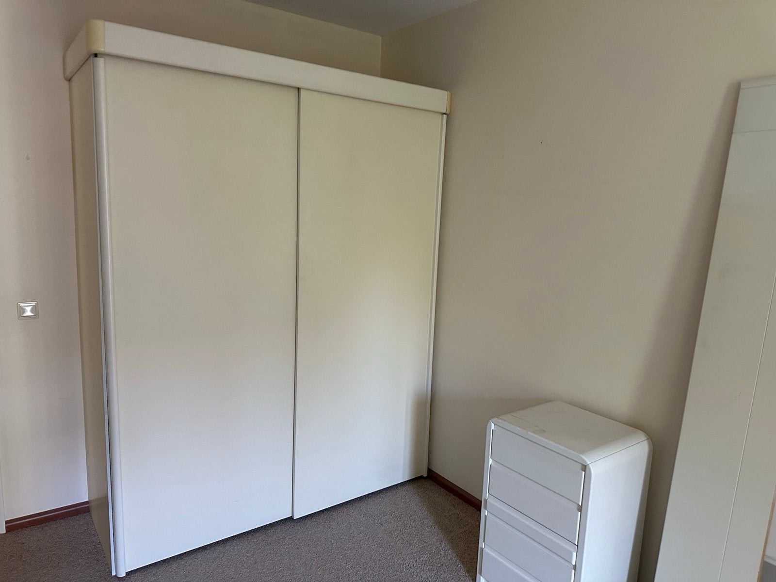 Slaapkamer bed, kledingkast, ladekast smal en breed kaptafel, Ophalen, Gebruikt, Twijfelaar, Modern