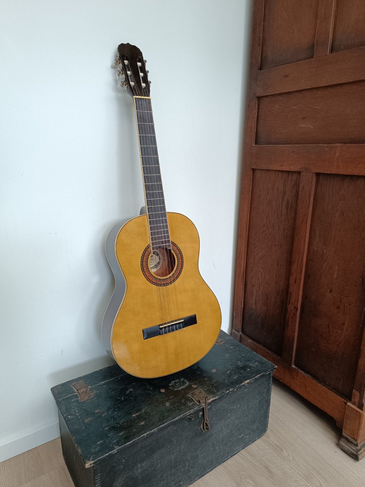 Gitaar Adonis gc201 met luxe Boston tas en muurbeugel, Ophalen of Verzenden, Zo goed als nieuw, Klassieke of Spaanse gitaar, Met koffer
