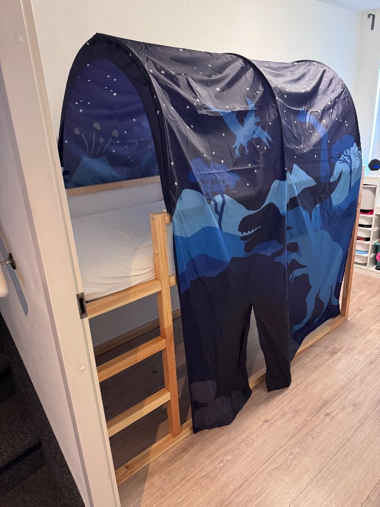 Kura keerbed (laag- en hoogslaper) met dino tent 90x200cm, Ophalen, 85 tot 100 cm, Lattenbodem, Zo goed als nieuw