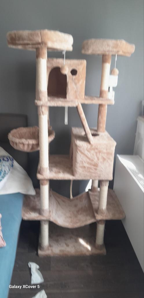 Voor een poes als verblijf en te spelen, Ophalen, Krabpaal