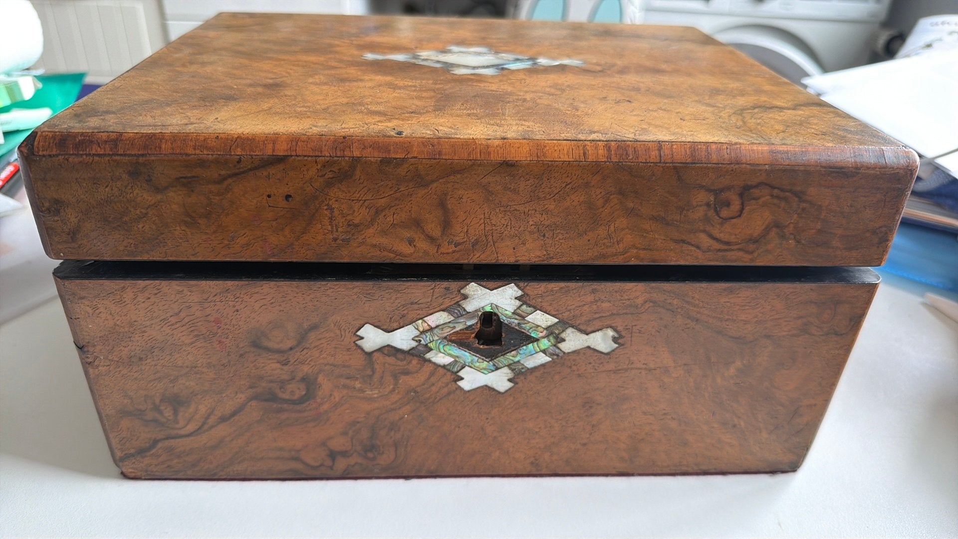 Schrijdoos of reissecretaire, Ophalen