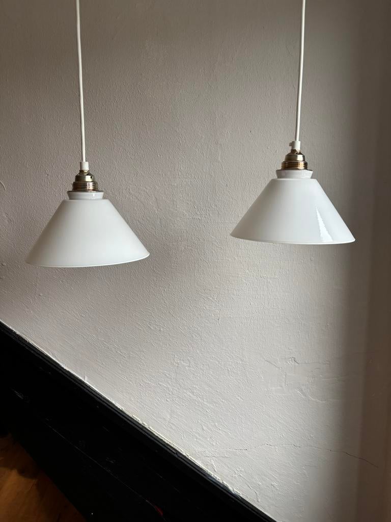 Set 2 vintage melkglas driehoek glazen opaline hanglamp wit, Huis en Inrichting, Lampen | Hanglampen, Ophalen of Verzenden, Zo goed als nieuw