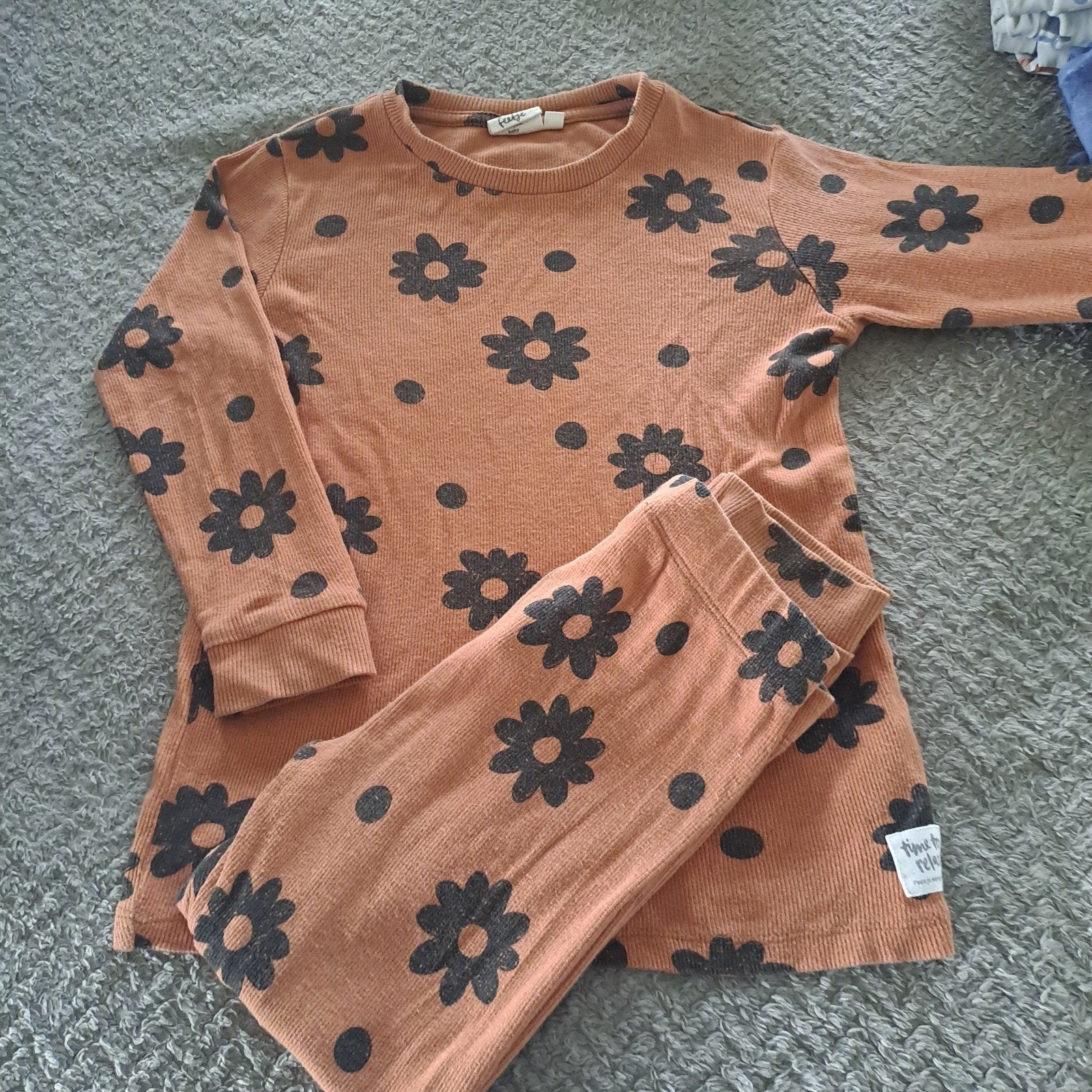 Feetje pyjama maat 104 met bloemenprint, Nacht- of Onderkleding, Meisje, Ophalen of Verzenden, Zo goed als nieuw