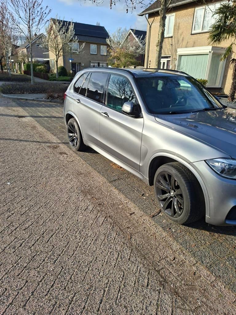 BMW X5 Xdrive40e Iperformance 313pk Auto BTW aftrekbaar, Auto's, USB, 4 cilinders, Bruin, Vierwielaandrijving