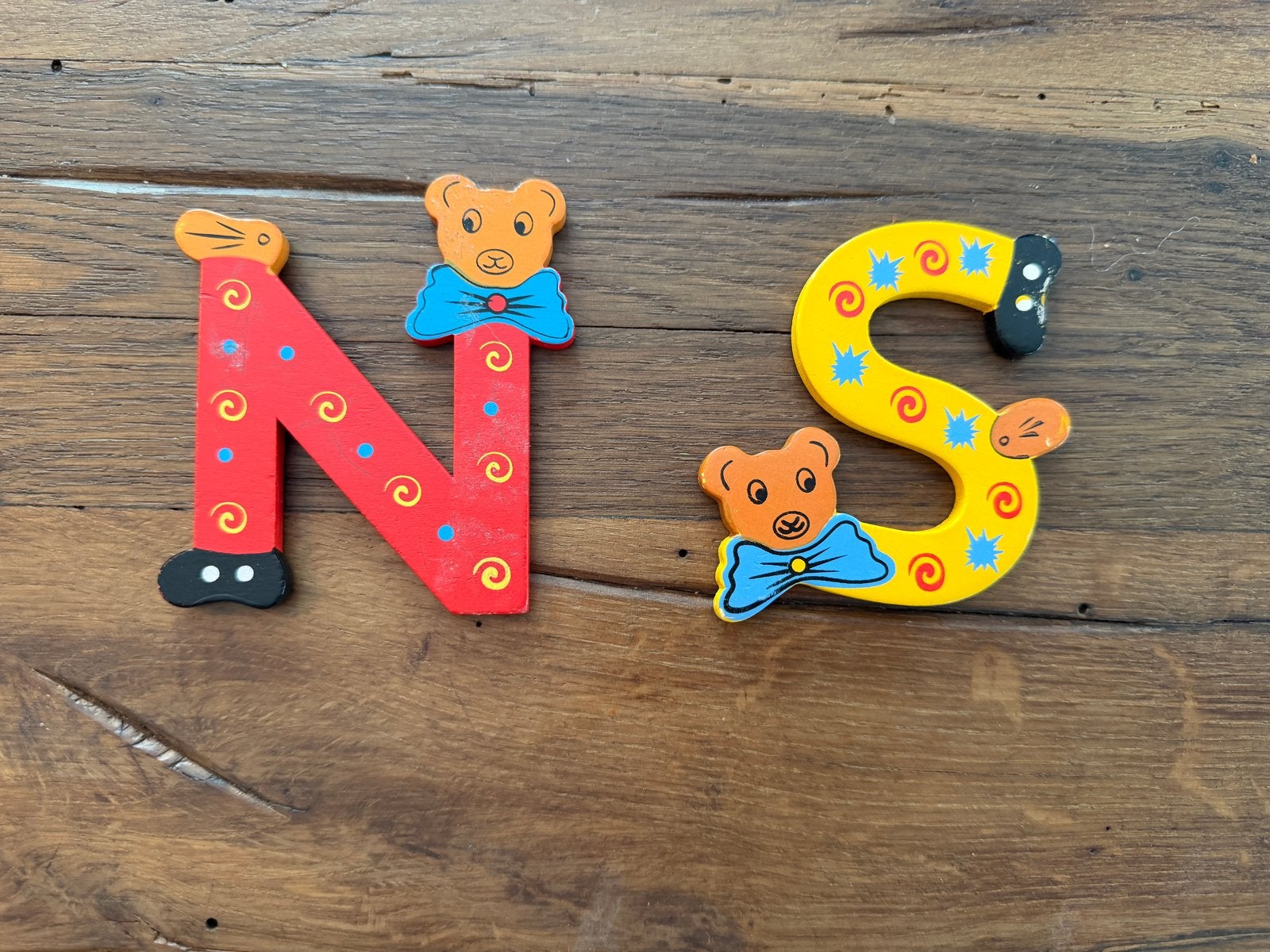 Houten letters N en S met beren, Ophalen, Gebruikt, Jongen of Meisje