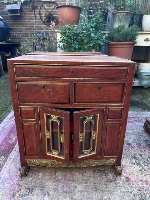 2 oosterse kastjes identiek + lage tafeltjes, Ophalen