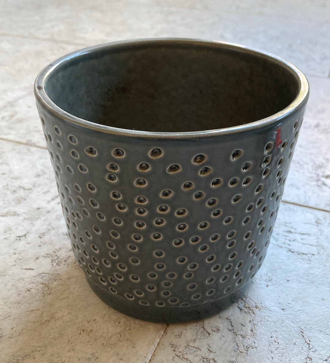 Grijze bloempot Dille & Kamille, speelse stippen, 13 * 14 cm, Rond, Binnen, Ophalen of Verzenden, Zo goed als nieuw