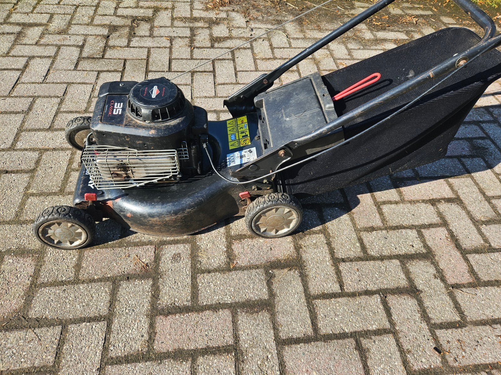 Ik zoek alles met een motor. Trilplaat, gras of zitmaaier,, Ophalen, 50 cm of meer