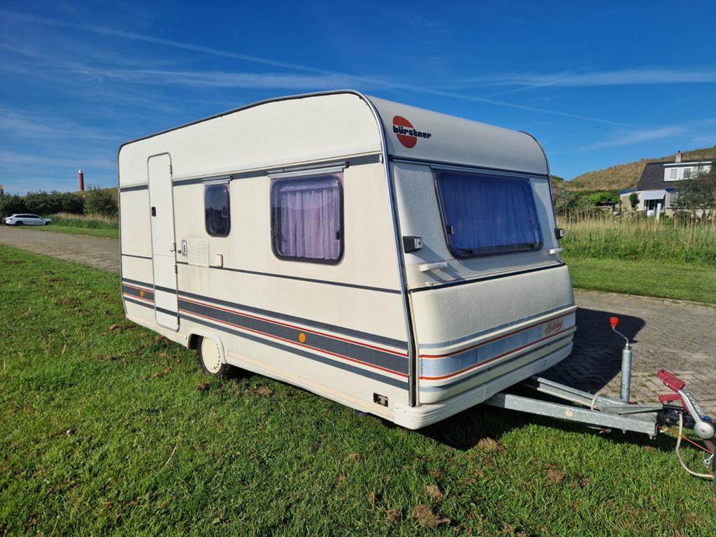 Burstner 390 met Stapelbed, grote voortent,nette caravan., Caravans en Kamperen, Caravans, Particulier, tot en met 4, Treinzit