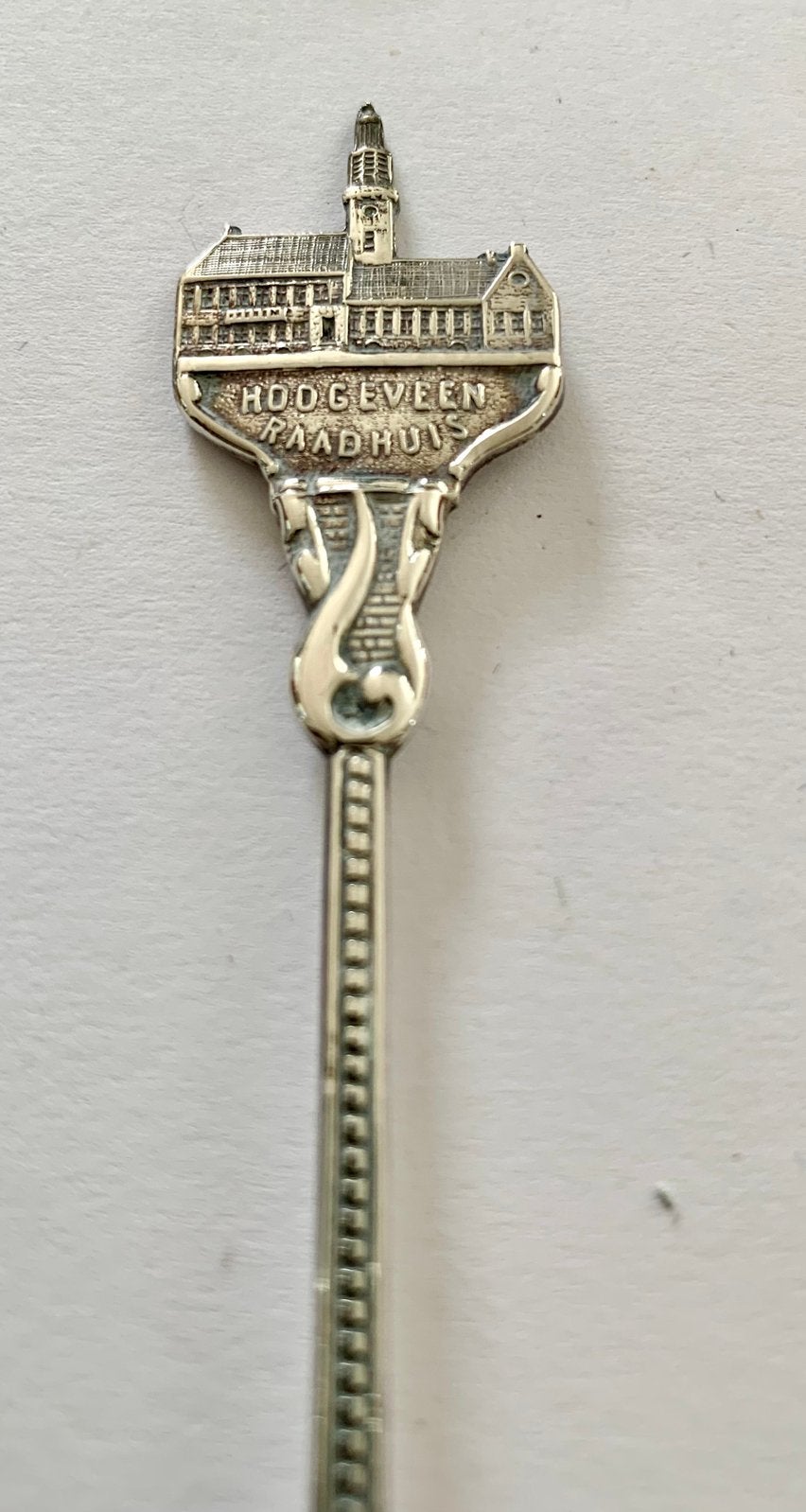 Verzilverd lepeltje van Hoogeveen, met Raadhuis., Ophalen of Verzenden, Zilver