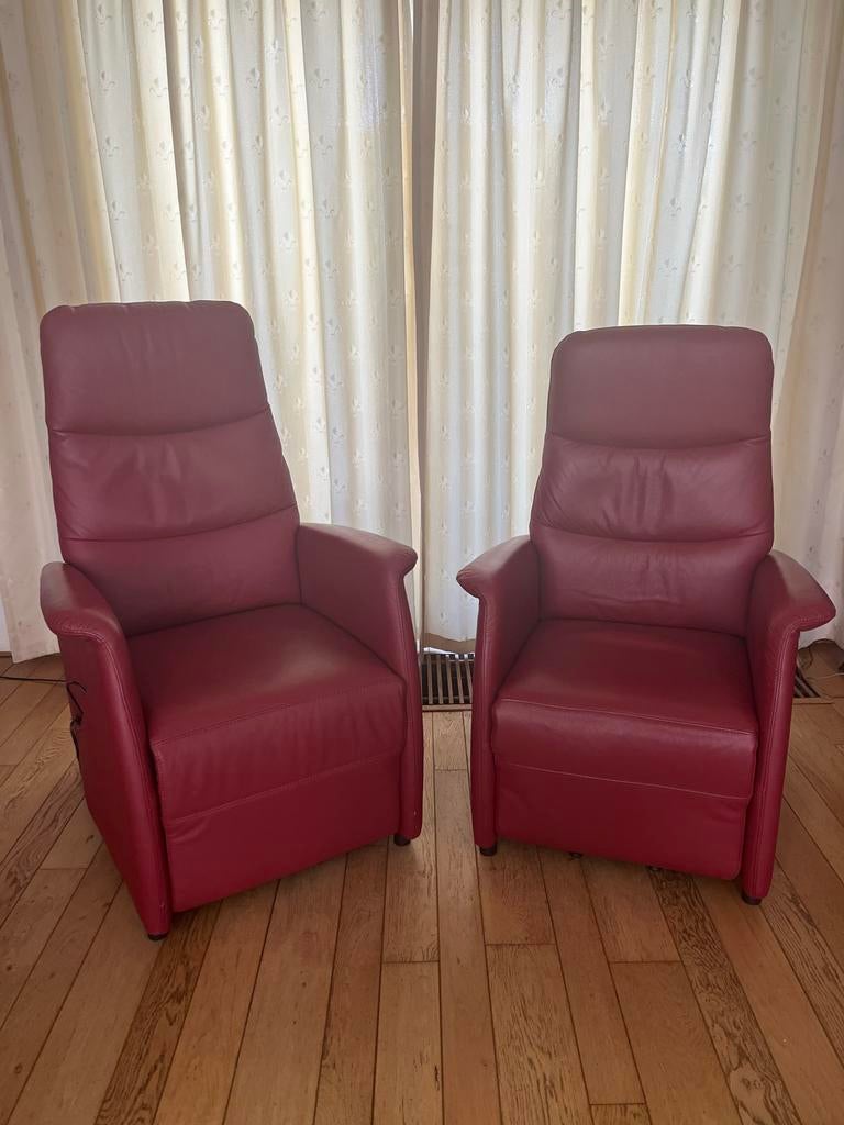 Rode elektrische sta-op stoelen (man en vrouw model), Ophalen of Verzenden, Zo goed als nieuw