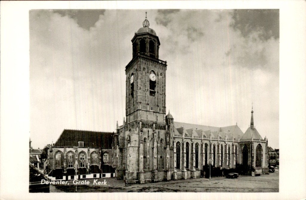 Deventer - Grote Kerk - Voorgevel en toren, Ophalen of Verzenden, 1940 tot 1960, Ongelopen, Overijssel
