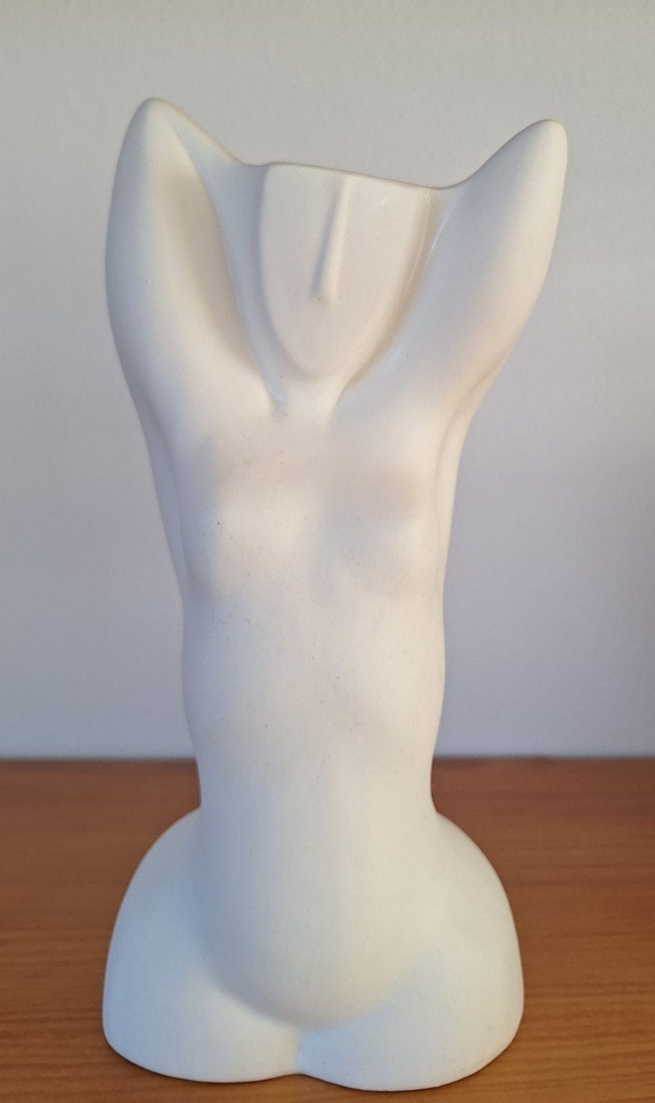 Wit keramieken vaas, vrouwfiguur, Huis en Inrichting, 24 cm, Wit, Ophalen of Verzenden, Zo goed als nieuw