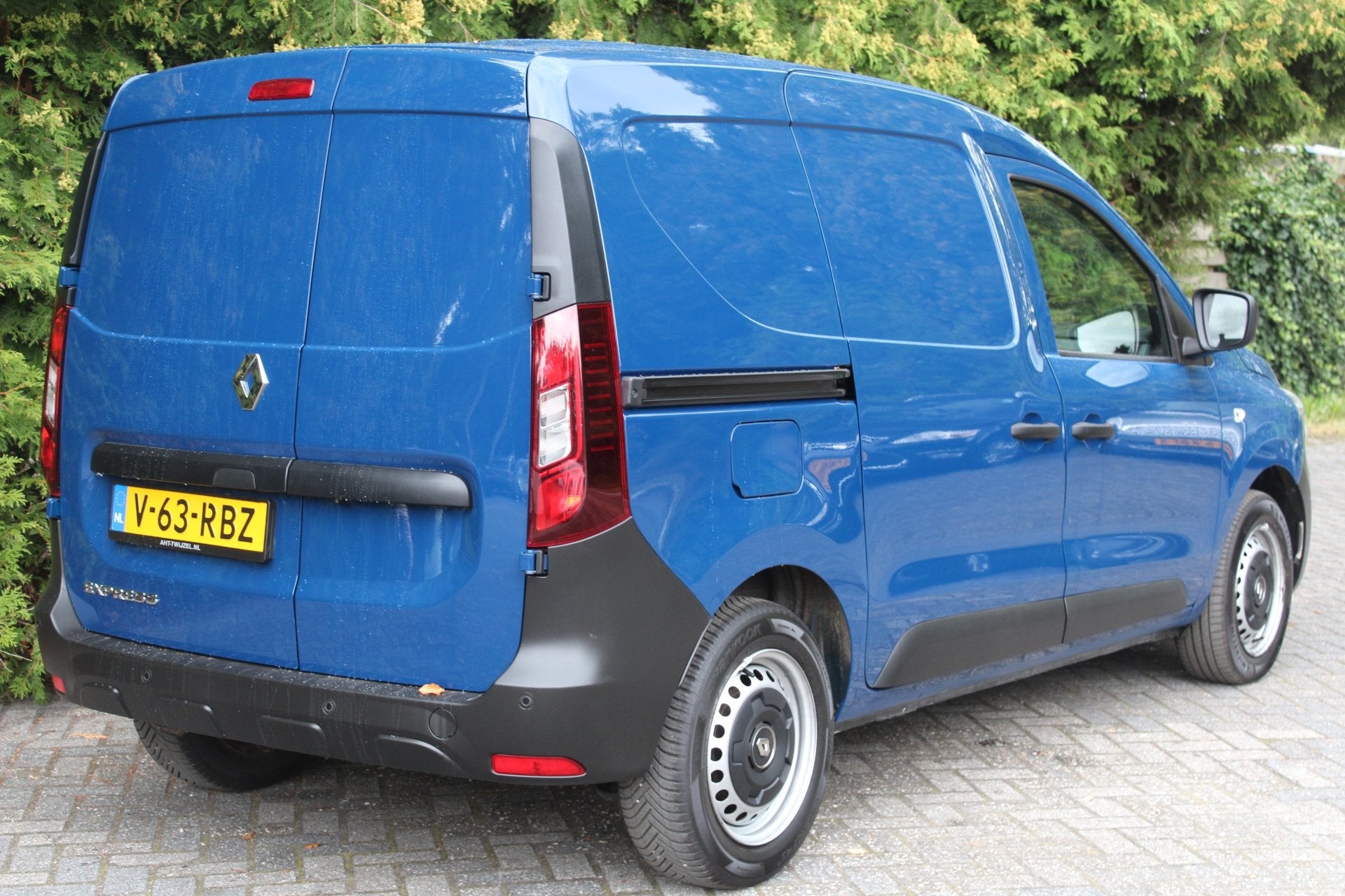 Renault EXPRESS 1.3 TCe 100 Comfort 100PK | Parkeercamera |, Voorwielaandrijving, Dealer onderhouden, 15 km/l, Gebruikt