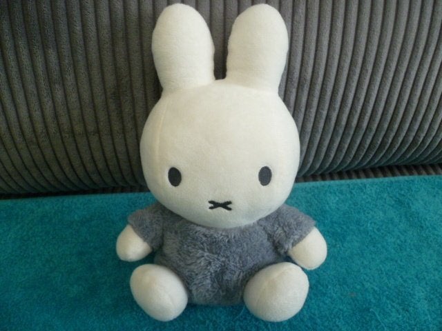 Grote nijntje Miffy Dick Bruna / Tiamo / grijs harig rammel, Ophalen of Verzenden, Zo goed als nieuw, Overige typen, Wasbaar
