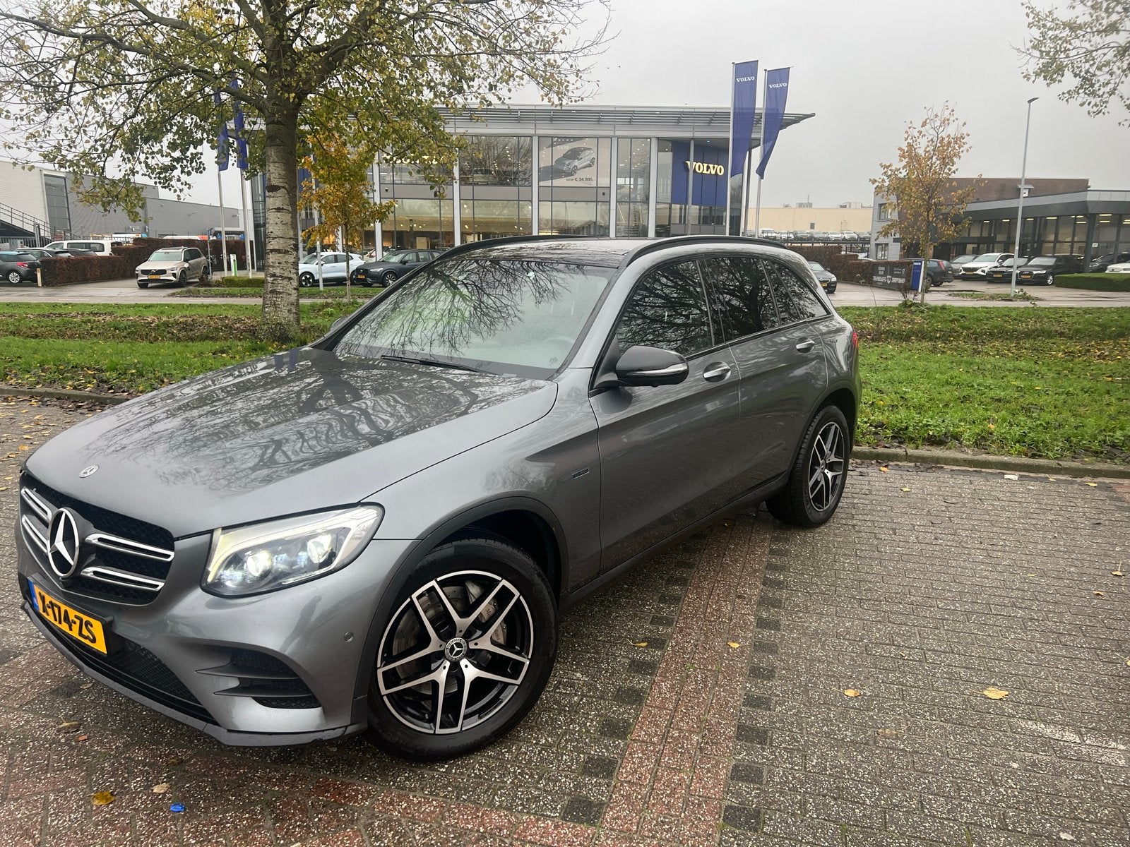Mercedes-Benz GLC350e Plug-in Hybrid 320pk 4MATICAMG edition, Auto's, Automaat, 4 cilinders, 2000 kg, 120 €/maand