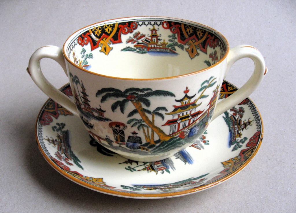 Chinese kom en schotel van Petrus Regout Honc ca 1900, Ophalen of Verzenden