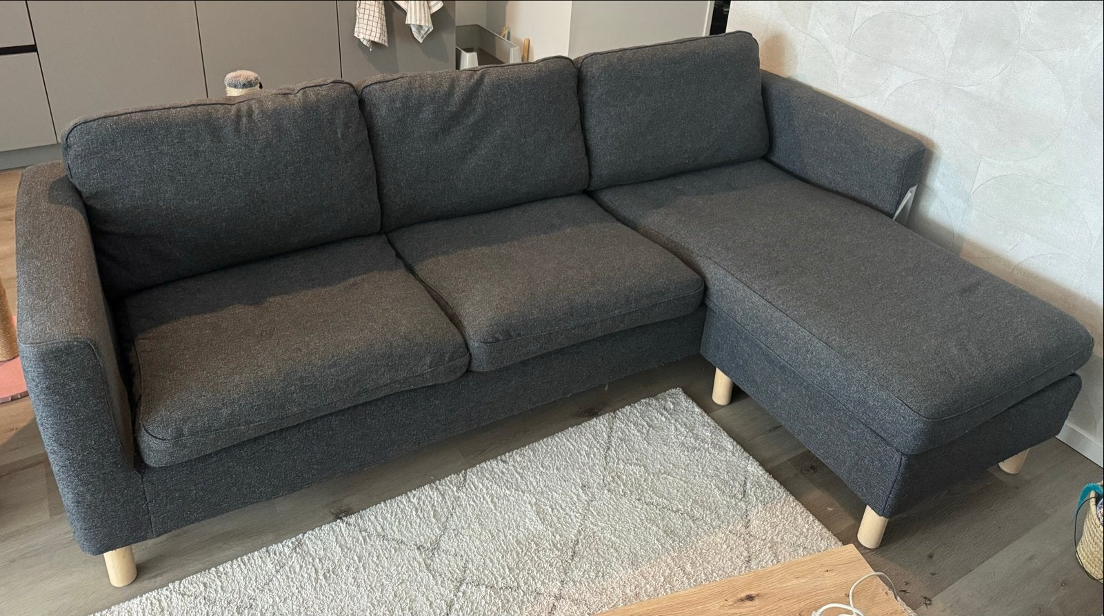 Comfortabele donkergrijze hoekbank met chaise longue en opbe, Ophalen, Gebruikt, Hoekbank, 75 tot 100 cm