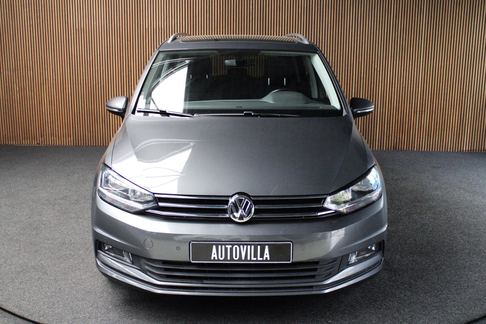 Volkswagen Touran 1.2 TSI Leer Navi Panorama Massage Camera, Auto's, Voorwielaandrijving, Lichtsensor, Gebruikt, 4 cilinders