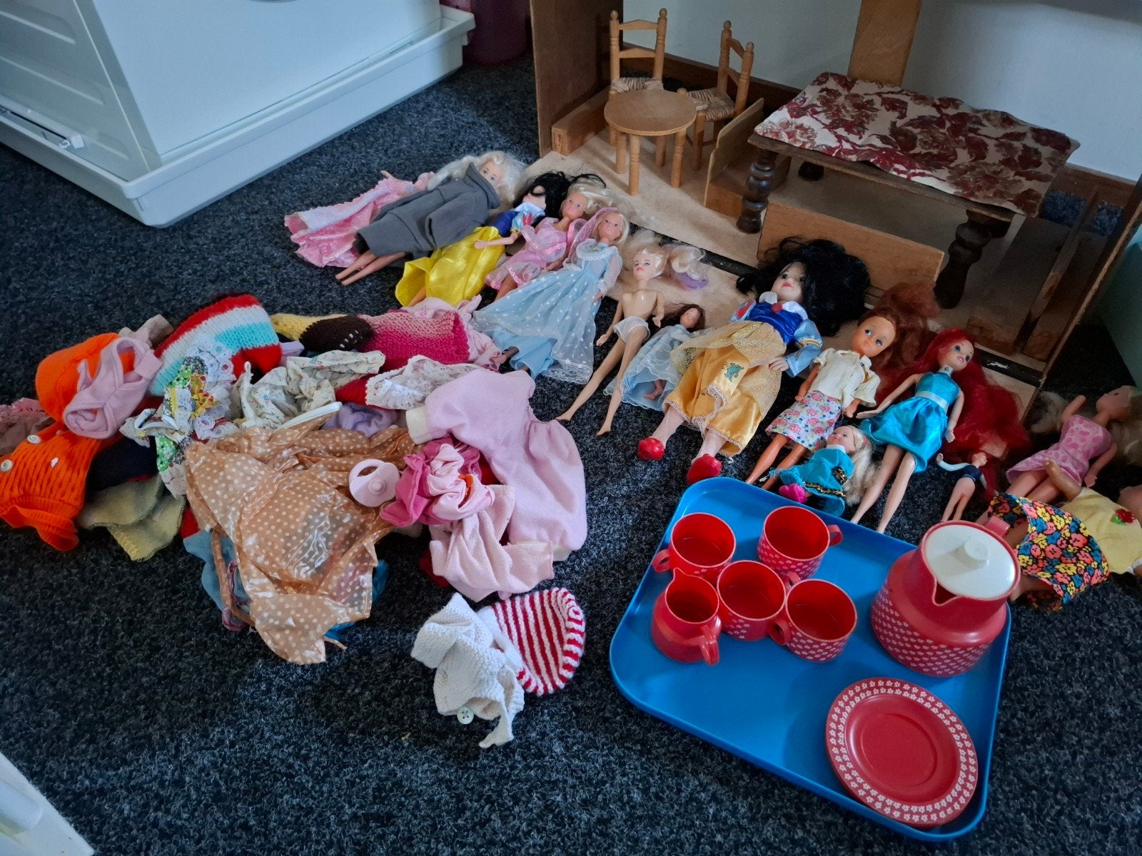 poppen, kleertjes, barbies, meubels. poppenhuis gratis, Ophalen of Verzenden, Gebruikt, Poppenhuis